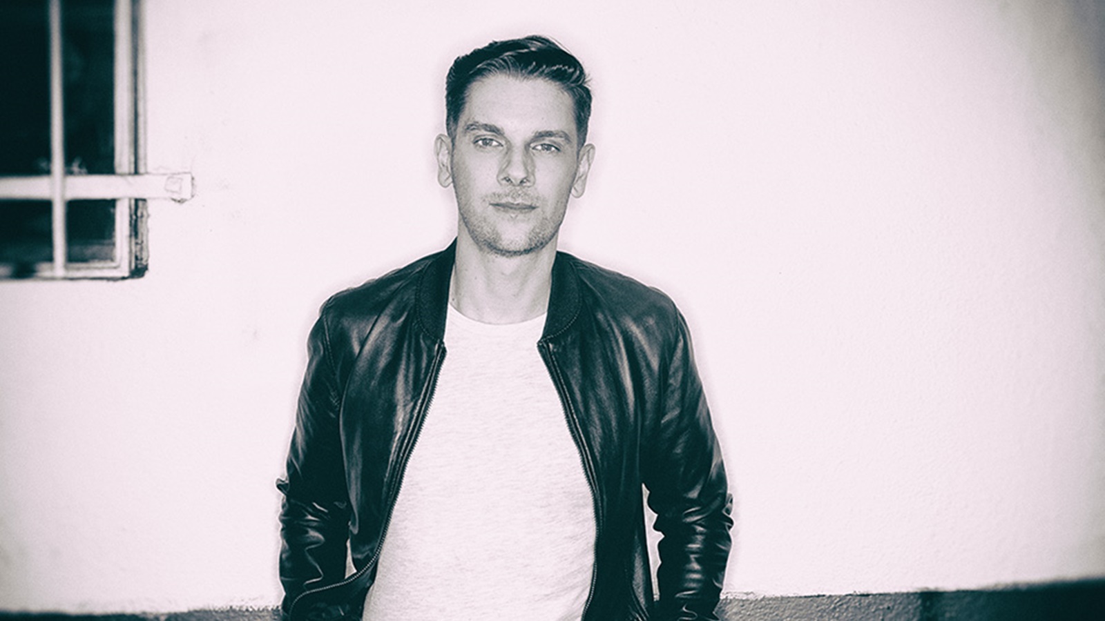 أنطون باورز أنطون باورز