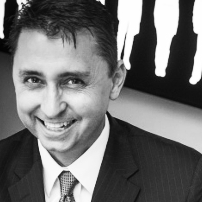 كريس مكيزني كريس مكيزني