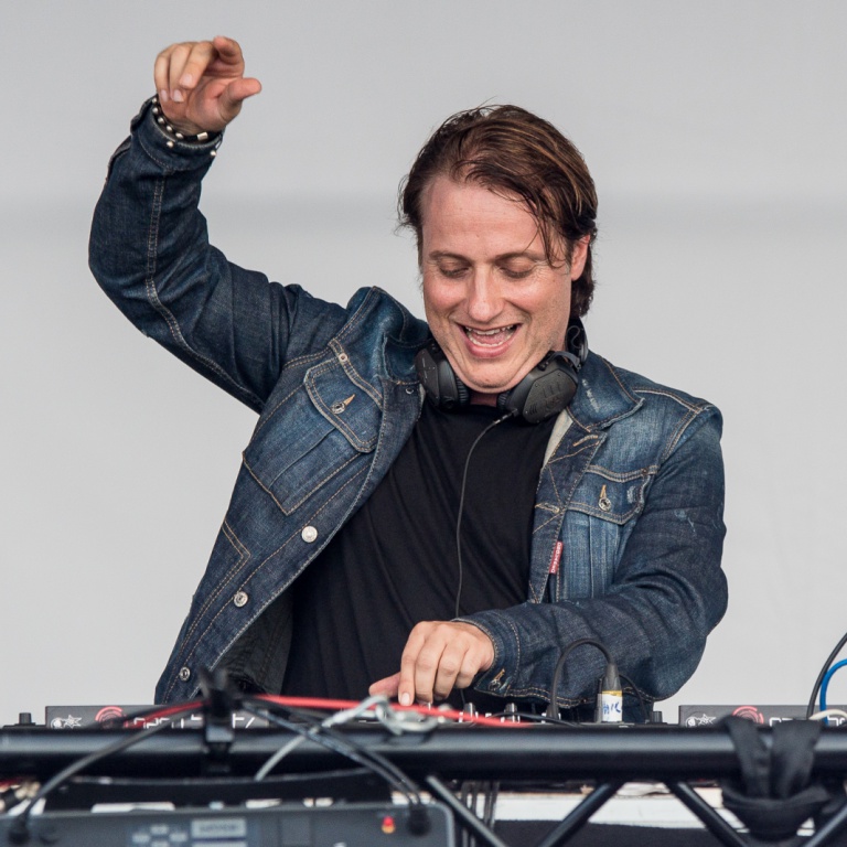 إي دي إكس (ماوريتسيو كوليلا)