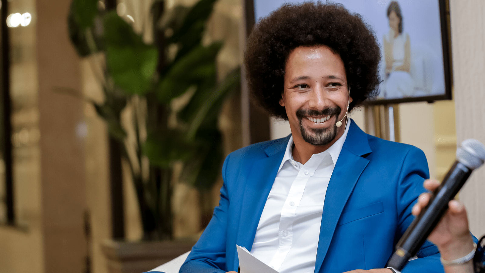 Flo Akinbiyi Flo Akinbiyi