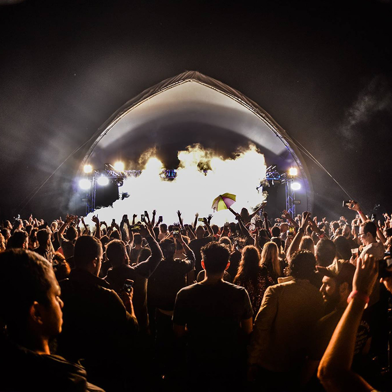 قروف أون ذا قراس قروف أون ذا قراس