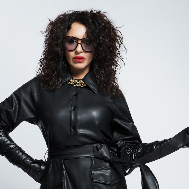 نيكول مدبر نيكول مدبر