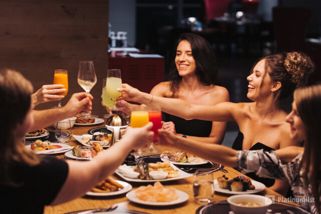 z74v8z استديو الصور :دبي في Friday Feast at Sheraton Grand Hotel