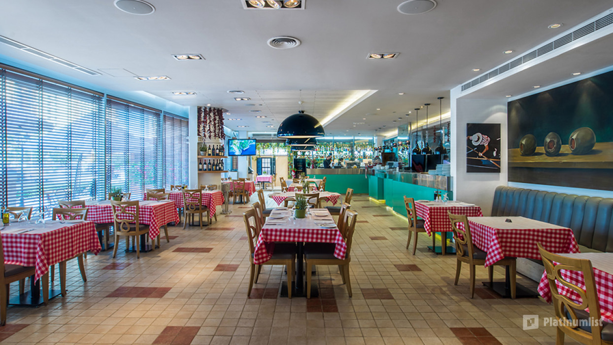 34558z استديو الصور :دبي في Valentine’s Special Dinner in Al Dente