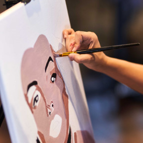 3xy81z استديو الصور :دبي في ARTfem Painting Experience