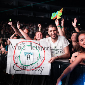 38mo9n استديو الصور :دبي في أمسية لا تتكرر، تجمع النجمين أفروجاك وستيف أوكي في دبي