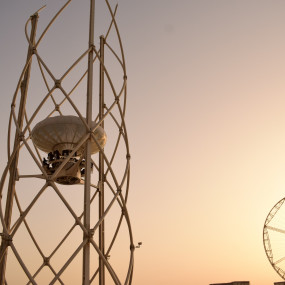 zv5ym4 استديو الصور :دبي في الكأس الطائر - جي بي أر