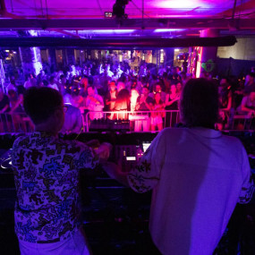 nk55gv استديو الصور :دبي في Wanderlust Brunch Goes Underground with Jax Jones in Dubai