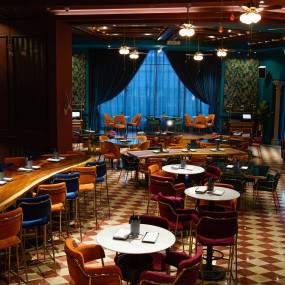 3rwbgn استديو الصور :دبي في برنش الجمعة في مطعم هيتشكي