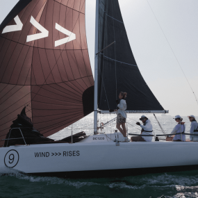 zw59d0 استديو الصور :دبي في رحلات وسباقات إبحار ويند رايزز