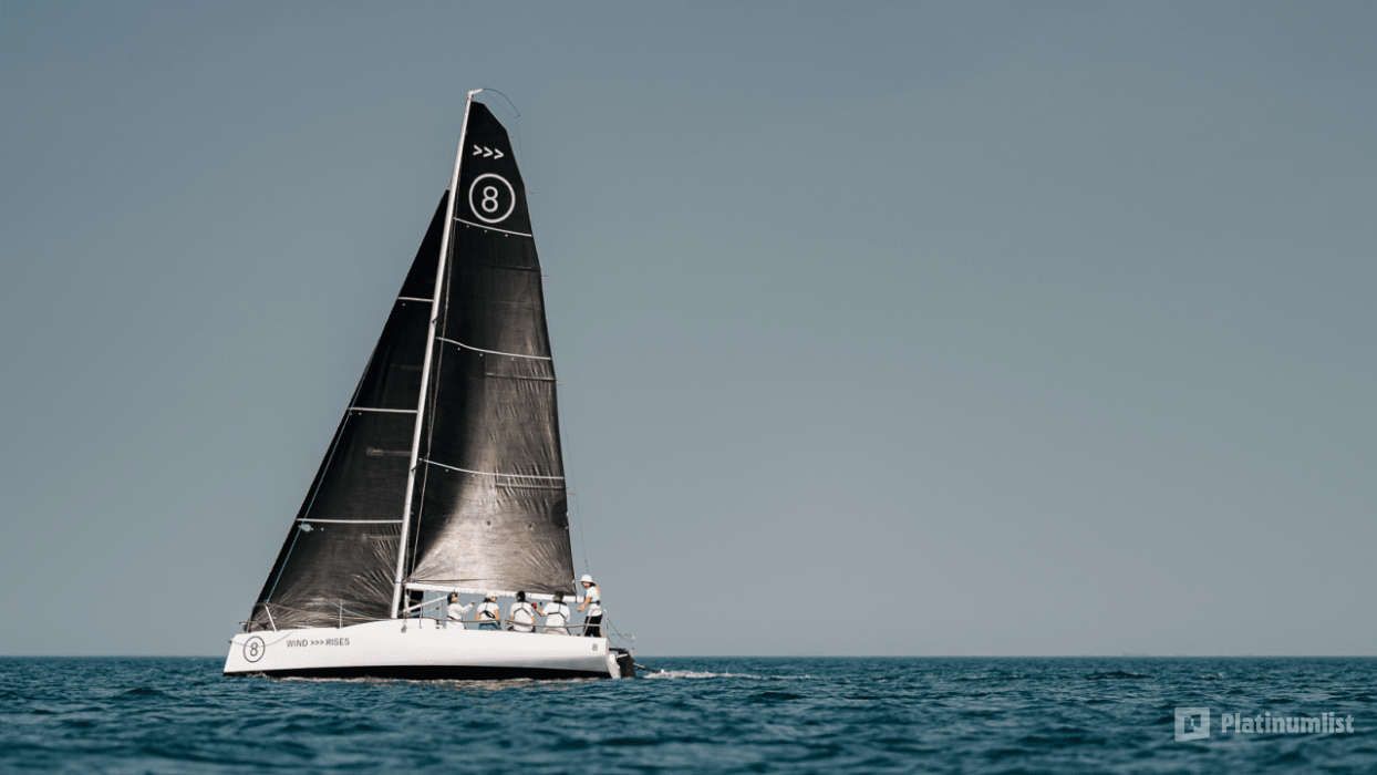 zm4woy استديو الصور :دبي في رحلات وسباقات إبحار ويند رايزز