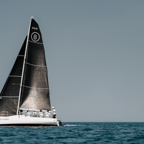 zm4woy استديو الصور :دبي في رحلات وسباقات إبحار ويند رايزز