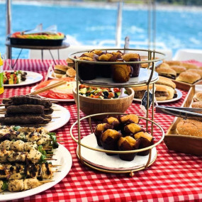 Photo from جولة في القارب لمدة ساعتين في مرسى دبي مع وجبة طعام شهية in دبي: Gallery Photo 35d46d