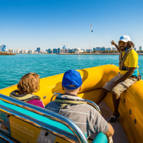 Photo de 60 Minute - Corniche Abu Dhabi Sightseeing Boat Tour dans Abu Dhabi : Galerie Photo zoow8e