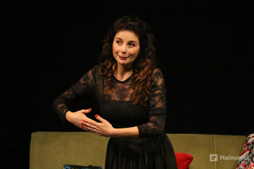 3pe2y8 استديو الصور :الشارقة في مسرحية مجدرة حمراء على مسرح القصبة في الشارقة