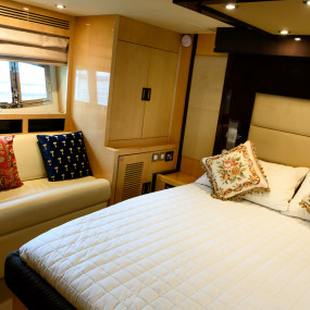 3yqoqz استديو الصور :دبي في GENESIS Private Luxury Yacht Cruise