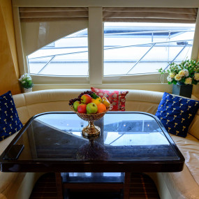 nkde0z استديو الصور :دبي في GENESIS Private Luxury Yacht Cruise