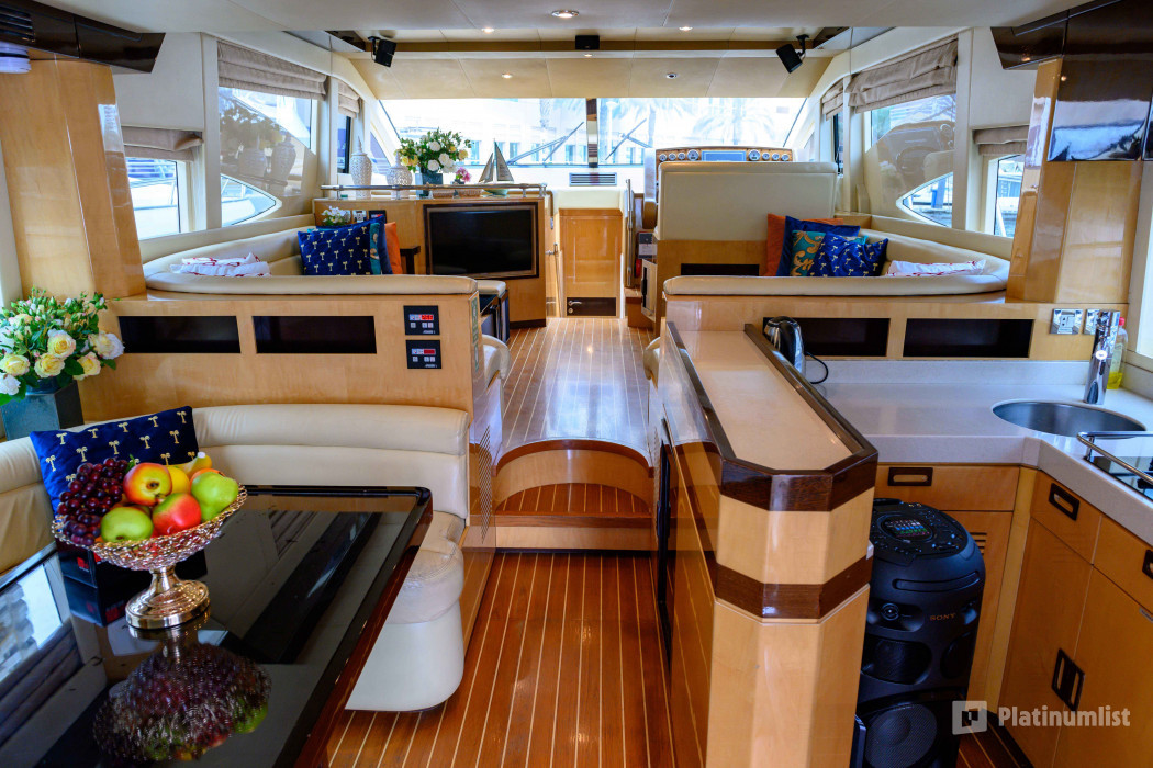 35xy4z استديو الصور :دبي في GENESIS Private Luxury Yacht Cruise