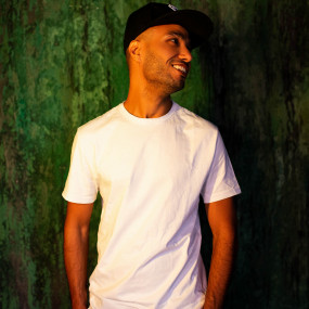 3y5811 استديو الصور :المنامة في Who Else ( Argentina )