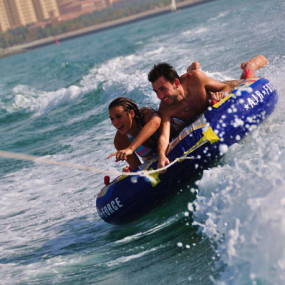 382q13 استديو الصور :دبي في Big Mable/Donut Ride at Jumeriah