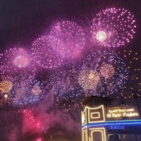 3peorx استديو الصور :دبي في رحلة بحرية فاخرة على متن قارب الداو مع مشاهدة عرض لا بيرل