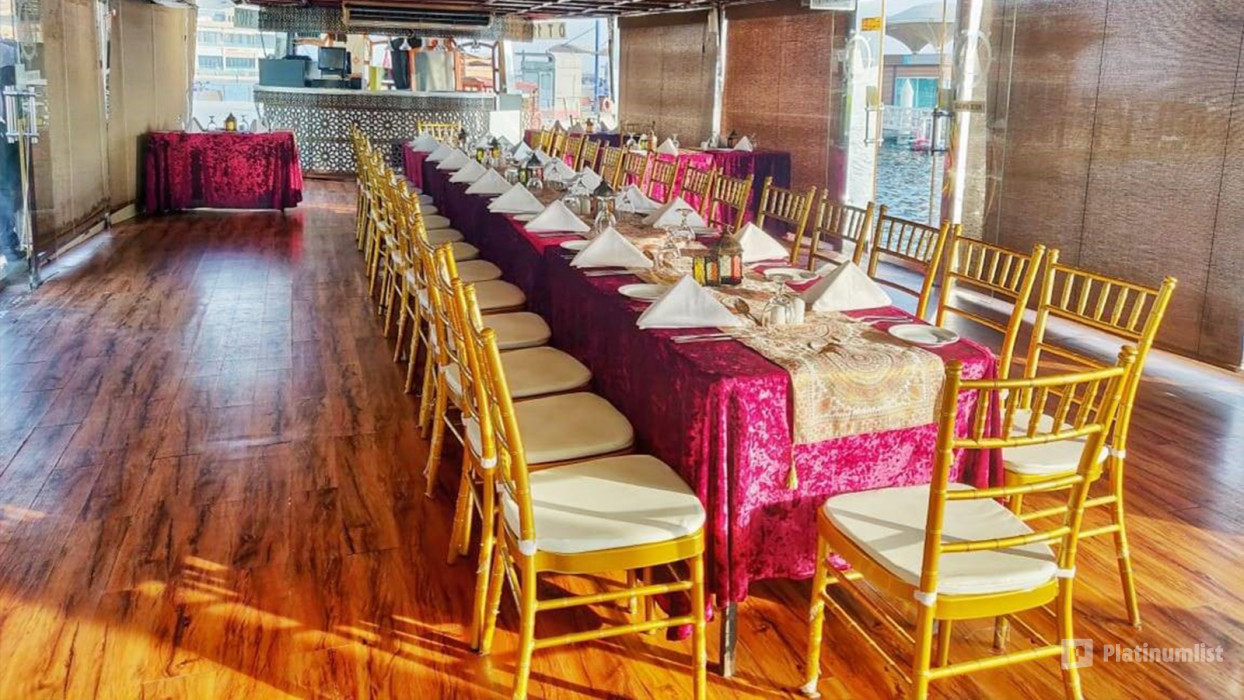 zoogey استديو الصور :دبي في رحلة بحرية فاخرة على متن قارب الداو مع مشاهدة عرض لا بيرل