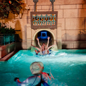 382xq3 استديو الصور :دبي في Aquaventure Emoji Party at Atlantis, The Palm
