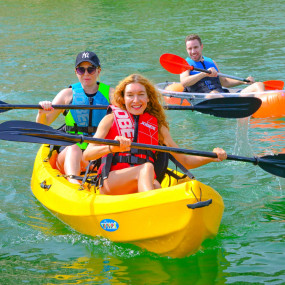 zgk7b7 استديو الصور :دبي في جولة بقوارب «الكاياك» في نخلة جميرا