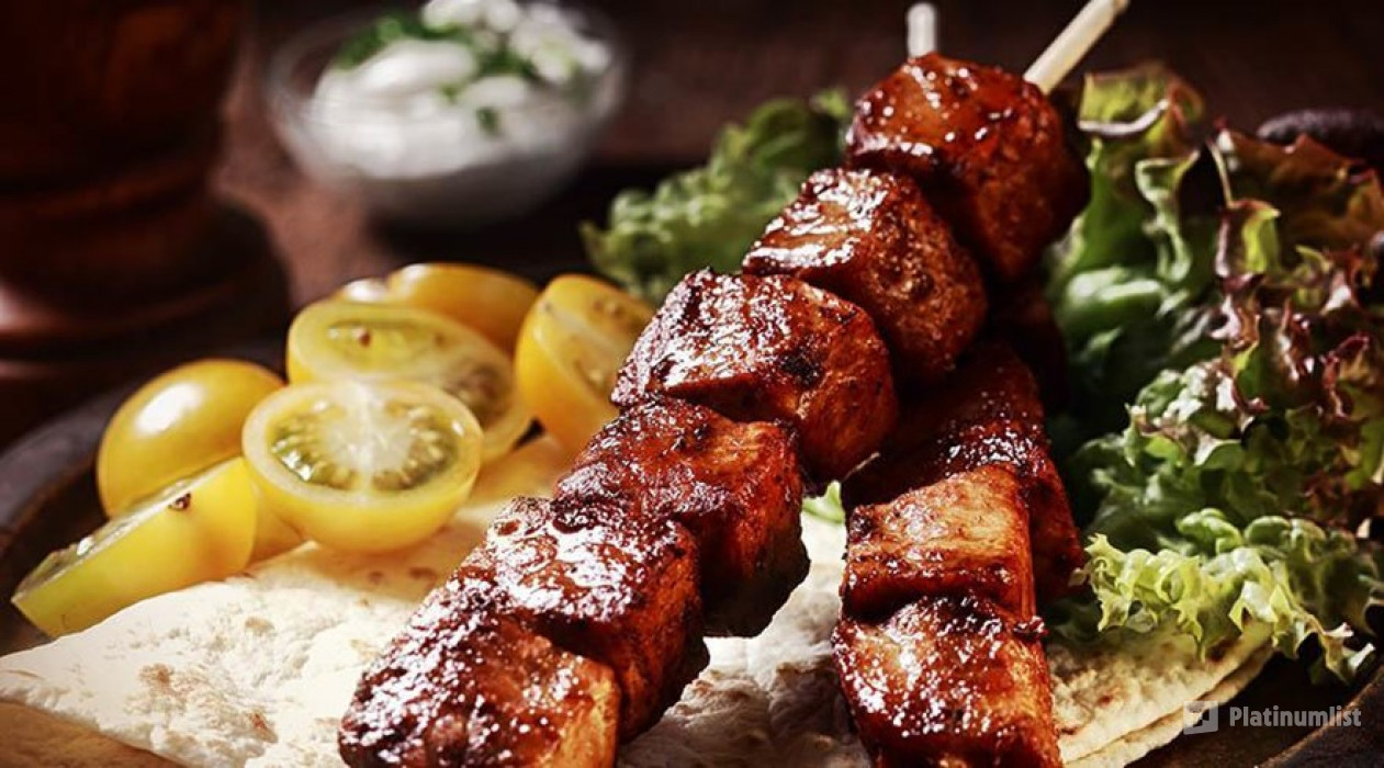 n149qp استديو الصور :دبي في رحلة سفاري في صحراء الكثبان الحمراء مع التزلج على الكثبان والعروض وعشاء الشواء في دبي