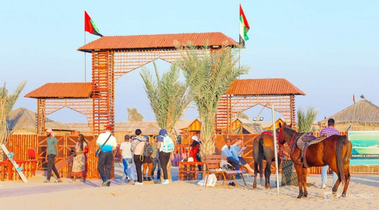 3e5dbw استديو الصور :دبي في رحلة سفاري في صحراء الكثبان الحمراء مع التزلج على الكثبان والعروض وعشاء الشواء في دبي