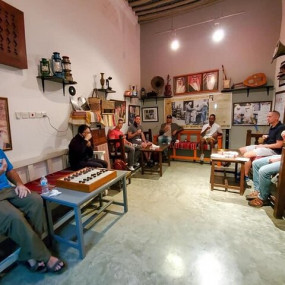 nk59ek استديو الصور :المنامة في جولة مشي تعريفية في المحرق