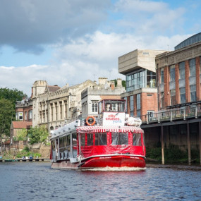 York City Sightseeing Cruise in York: Gallery Photo 3y5md1