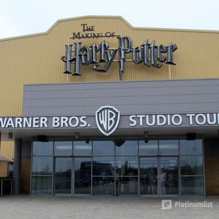 3b8xpm استديو الصور :لندن في جولة استوديو هاري بوتر المغادرة من شارع فيكتوريا / بيكر