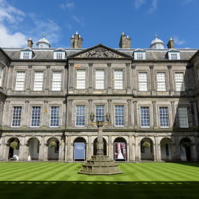 Palace of Holyroodhouse Entry Tickets in Edinburgh: Gallery Photo 3pe0wq