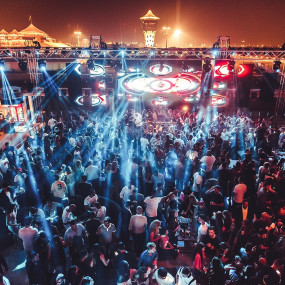 nkd8kz استديو الصور :أبوظبي في Hidden Brunch Race Weekend