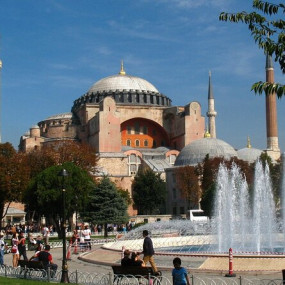 34k27b استديو الصور :إسطنبول في جولة لأبرز معالم اسطنبول: قصر توبكابي والحرملك، وصهريج البازيليك، والمسجد الأزرق، وآيا صوفيا، مع مرشد خبير.