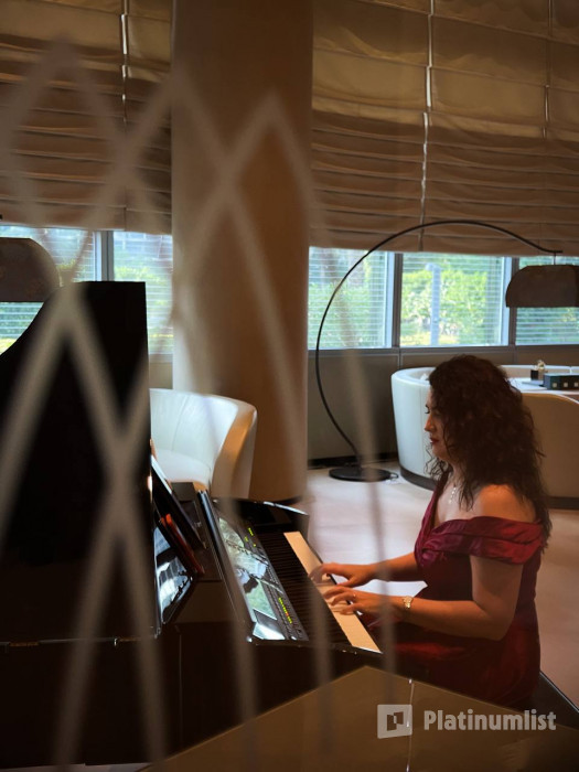 Host Afternoon Tea & Sunset Cocktail at the top of Burj Khalifa in Dubai: Gallery Photo n08w89