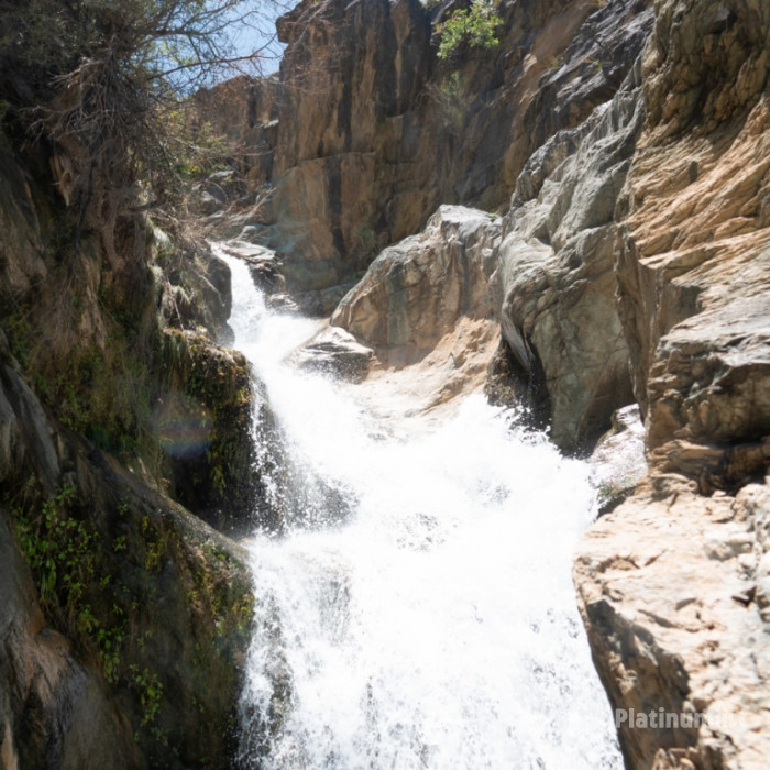 In Hike to the Ain Jamal Waterfall in Al Bahah : Galerie de photos zookwy
