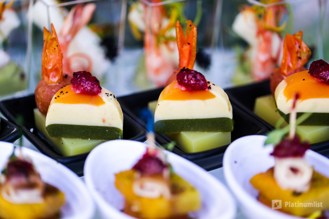 Brunch at Sheraton, Jumeirah Beach Resort in Dubai: Gallery Photo r35gmn