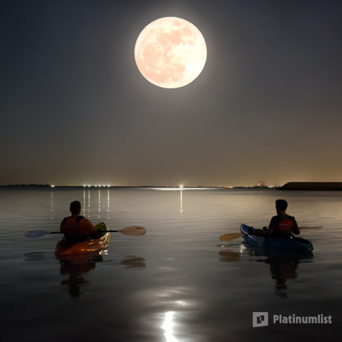 Full moon kayak tour at louvre Abu Dhabi in Abu Dhabi: Gallery Photo n6bgew