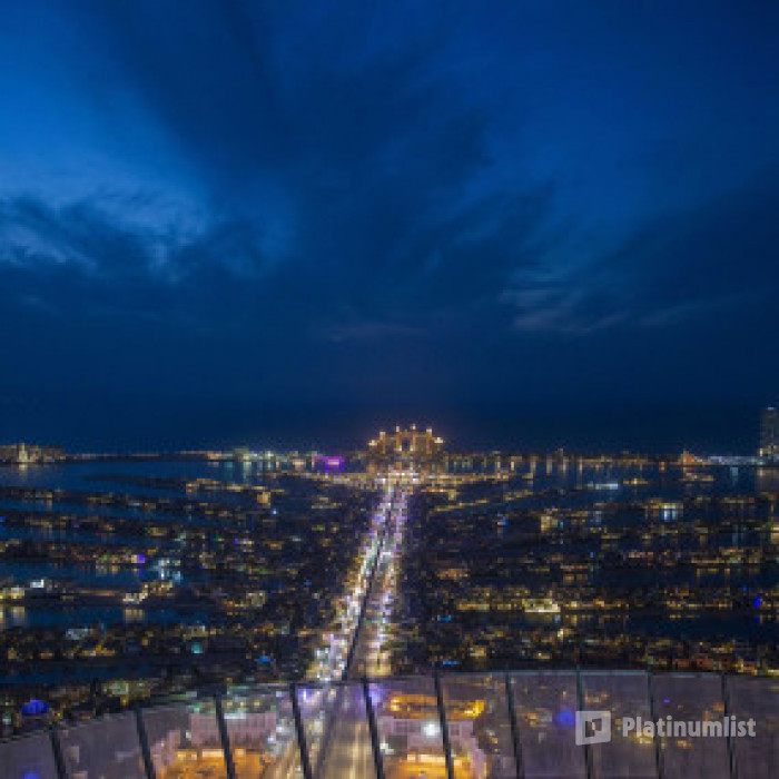 38v829 استديو الصور :دبي في زيارة منصة " ذا فيو" في نخلة جميرا + نكست ليفل عبر المسار السريع (ساعات الذروة)