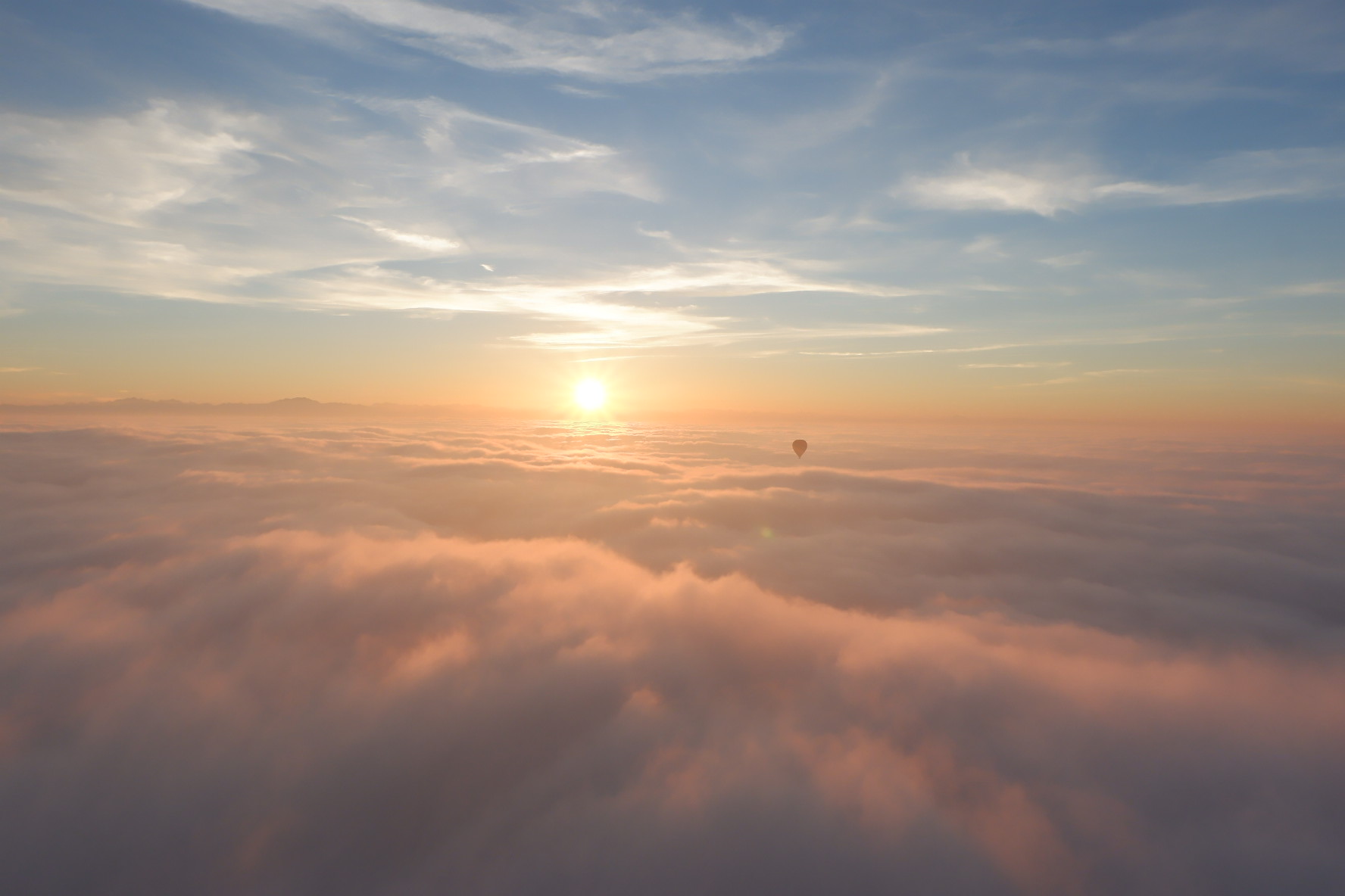 Photo from تجربة شروق الشمس في منطاد الهواء الساخن مع نقل مجاني in دبي: Gallery Photo n28mbj