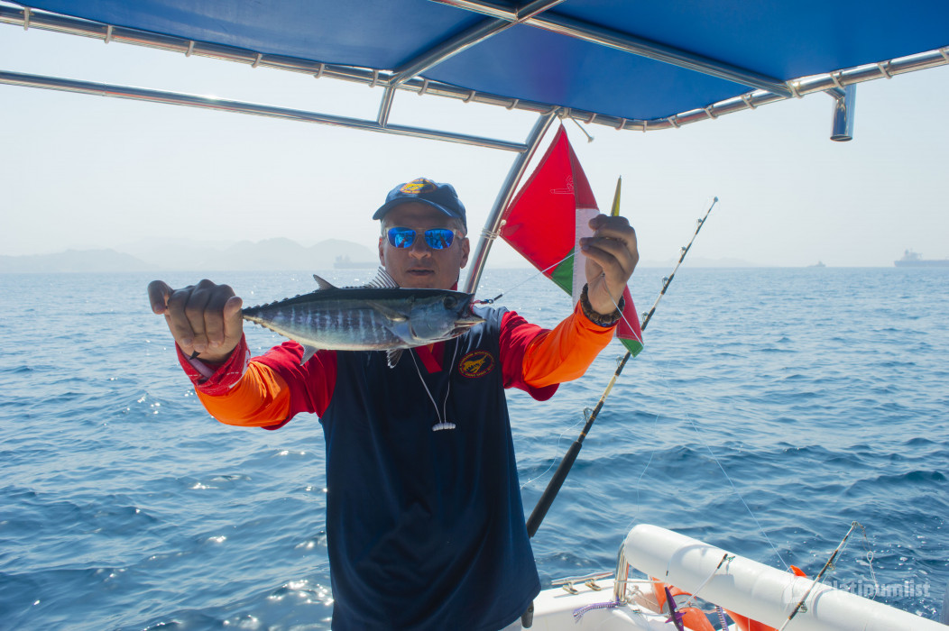 35dmw4 استديو الصور :مسقط في جولة خاصة بالقارب لصيد الأسماك