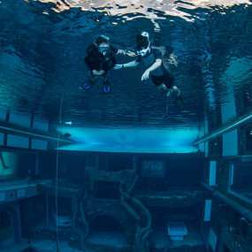 n6bm1p استديو الصور :دبي في "ديب دايف دبي" - أعمق حوض سباحة في العالم