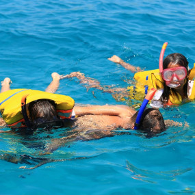 Photo de Ain Sokhna Full-day Snorkeling Cruise and Submarine with Private Return Transfer From Cairo dans Cairo : Galerie Photo z91pv7