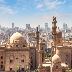 Old Cairo with the hanging church, Coptic Museum, and Sultan Hassan Mosque in Cairo : Galerie de photos 38v8r1