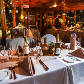 Photo from Dinner Cruise In Dubai Marina in Dubai: Gallery Photo z7ydxk