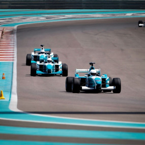 zw5x9p استديو الصور :أبوظبي في تجربة قيادة سيارة ياس فورمولا 3000