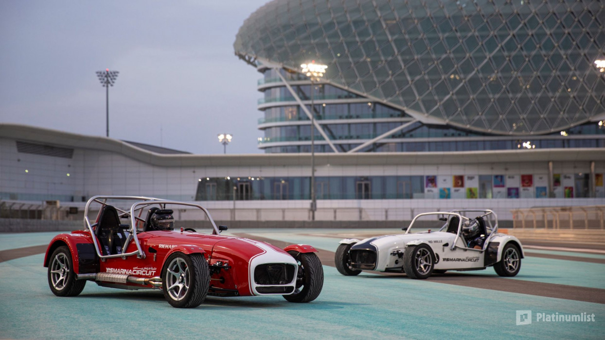 Yas Marina Circuit Passenger Ride - Caterham Seven 360 in Abu Dhabi: Gallery Photo n08qo9
