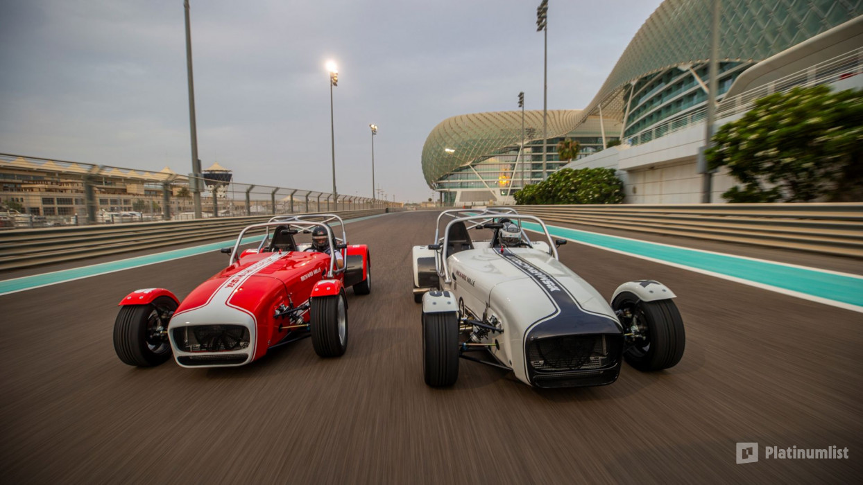 Yas Marina Circuit Passenger Ride - Caterham Seven 360 in Abu Dhabi: Gallery Photo zv5jm0